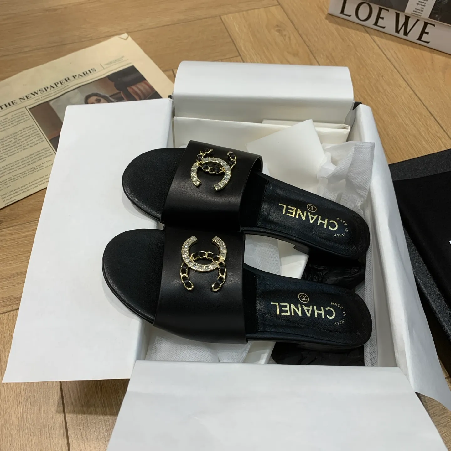 👟👟Ex-factory price 480👟👟 🍀CHANEL2025 Xiaoxiang spring and summer new popular double C diamond buckle flat slippers Material: original calfskin Lining: original inner sheepskin Foot pads: sheepskin Outsole: genuine leather outsole Size: 35-41 (40/41 fixed) 👉